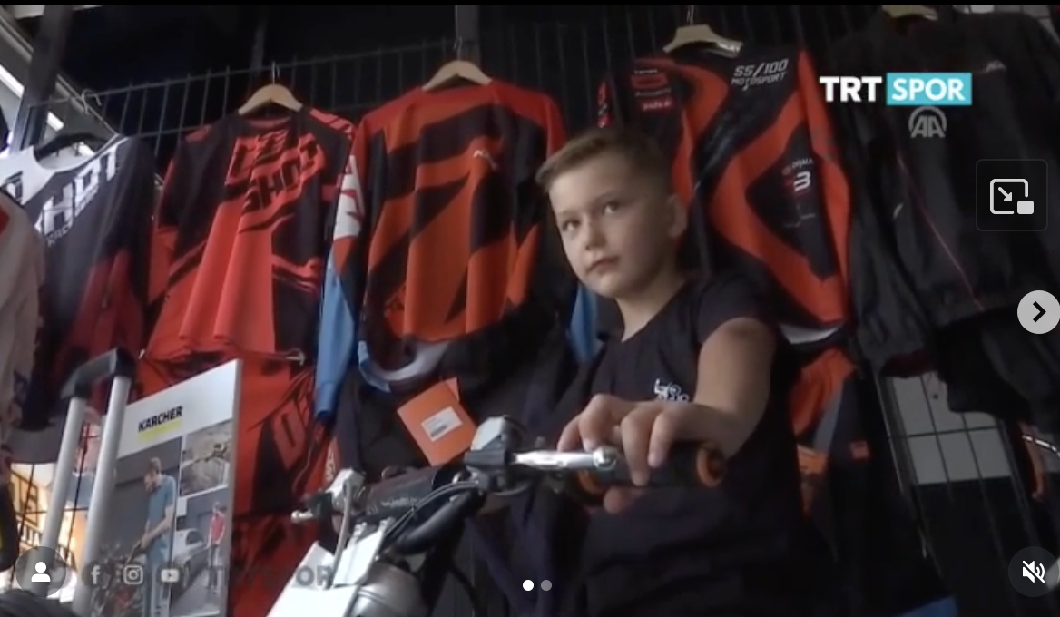 Efe Okur’un gözyaşlarına banası teselli etti.